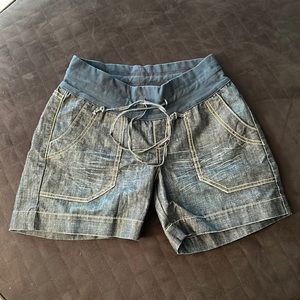 Elly B Collection Maternity Jean Shorts with drawstring. Size: S.
